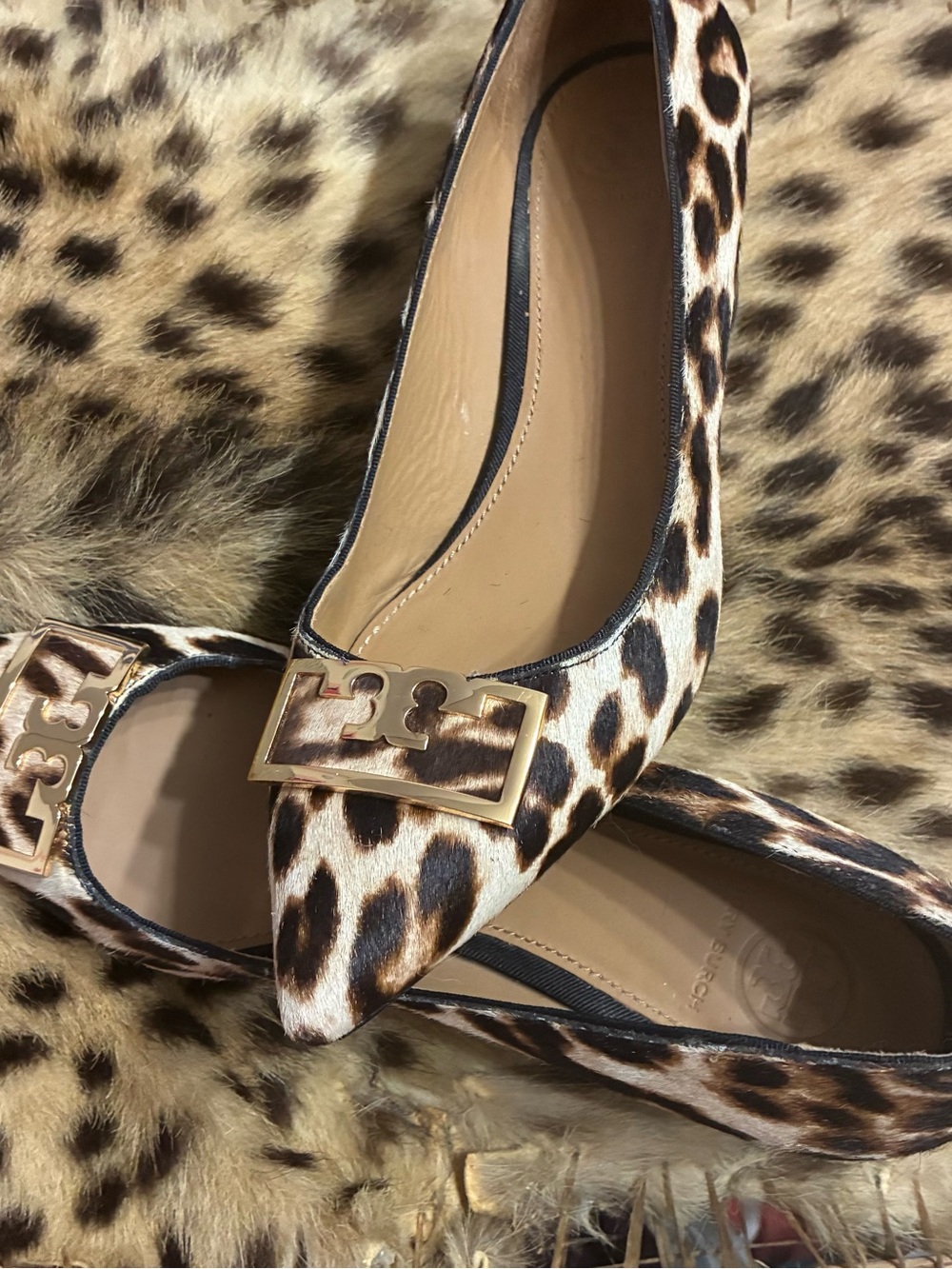 Tory Burch Leopard Print Pointed pump wedges Gigi - with Gold Logo Accent
